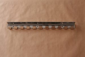 מסילת נירוסטה להתקנת וילונות PVC