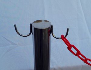 עמוד תור עם וו לשרשרת פלסטיק
